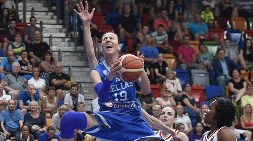 Την πρώτη επίσημη νίκη κόντρα στην Ρωσία (58 – 62) και την πρόκρισή της στα προημιτελικά του Eurobasket Γυναικών πανηγύρισε η Ελλάδα